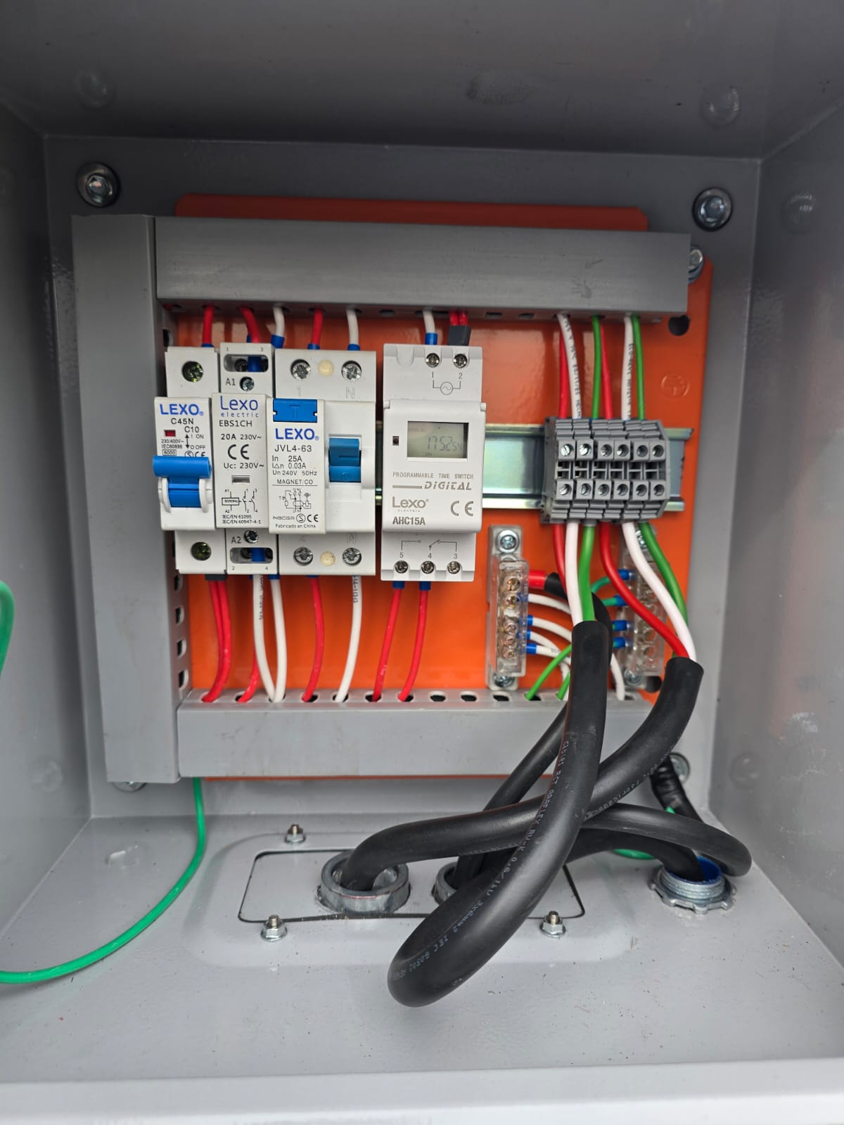 Instalación eléctrica industrial en Viña Pérez Cruz